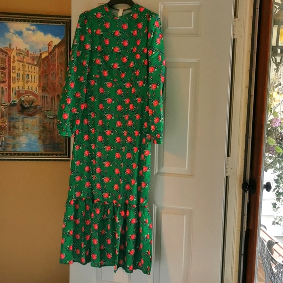 Generic dress - Picture 2 of 5